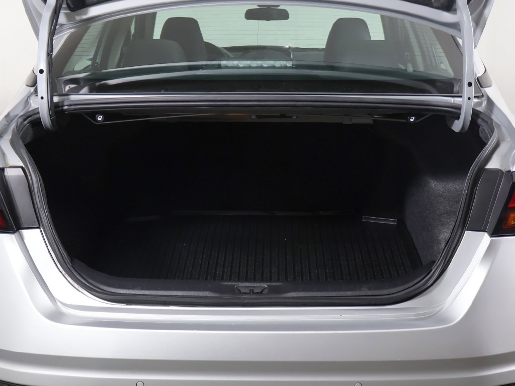 Used 2024 Nissan Altima 2.5 SV FWD image 12