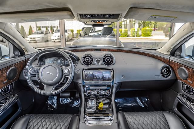 Used 2019 Jaguar XJ L Portfolio RWD image 3