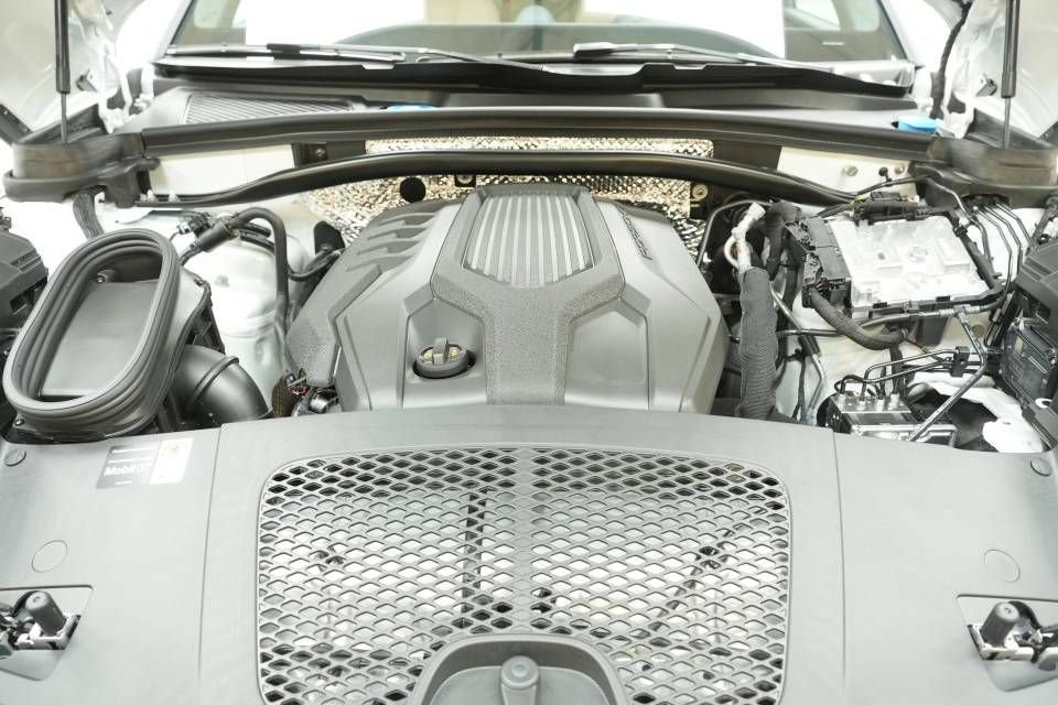New 2026 Porsche Macan AWD/4WD image 30