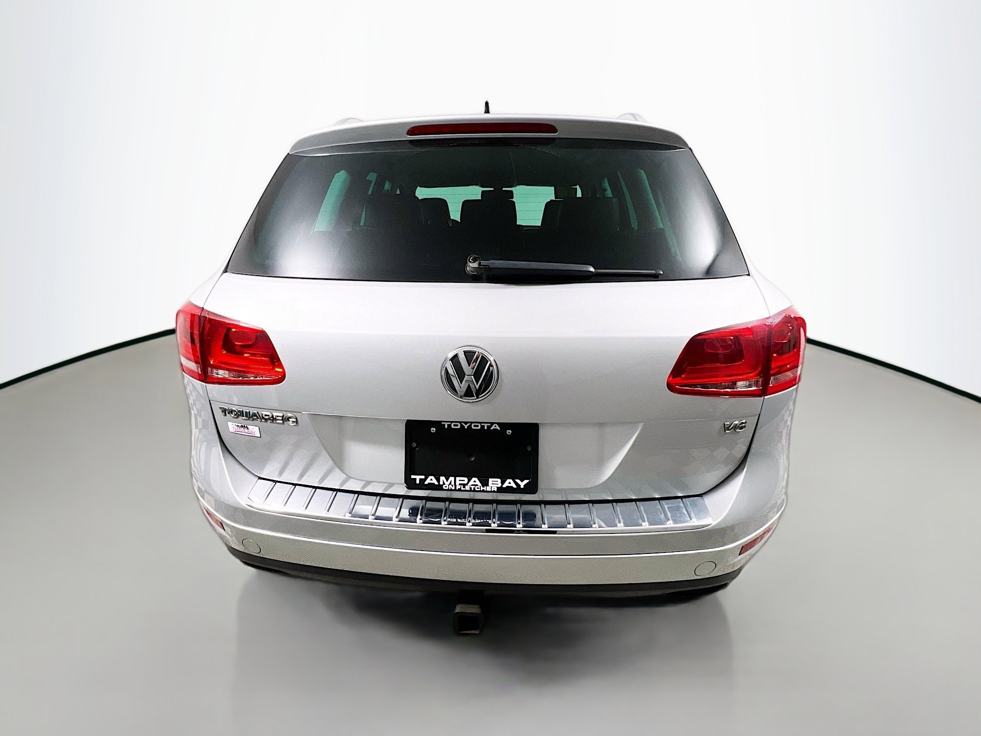 Used 2014 Volkswagen Touareg Sport image 6