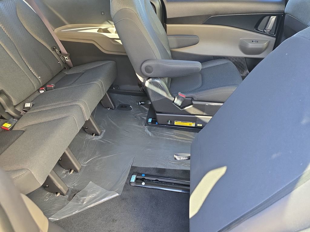 New 2026 Kia Carnival LX image 20