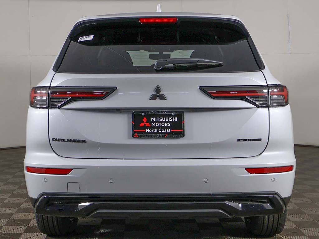New 2026 Mitsubishi Outlander LE FWD image 11
