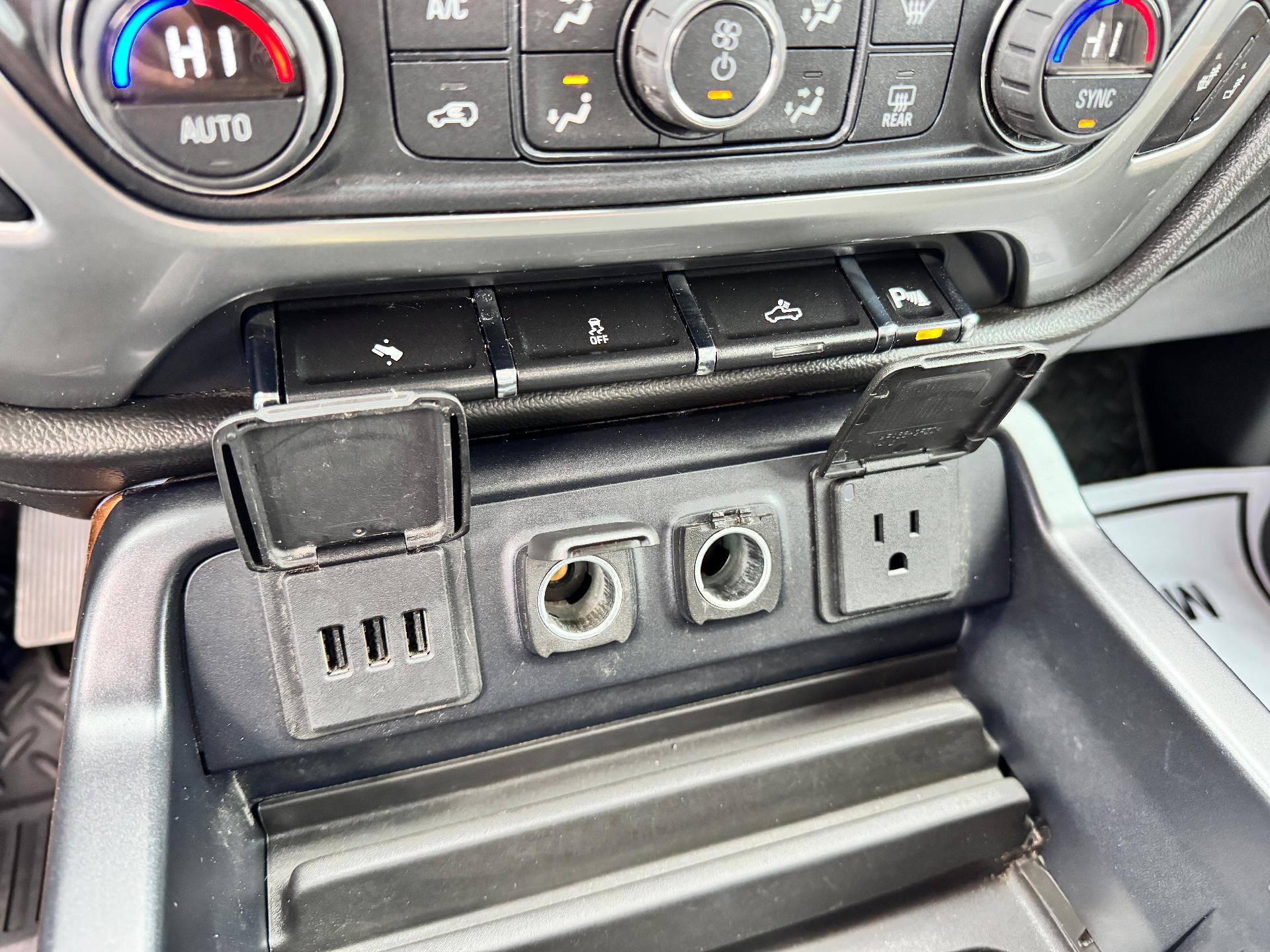 Used 2015 Chevrolet Silverado 2500 LTZ w/ LTZ Plus Package image 34