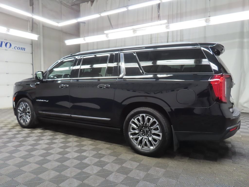 Used 2024 GMC Yukon XL Denali Ultimate AWD/4WD image 5