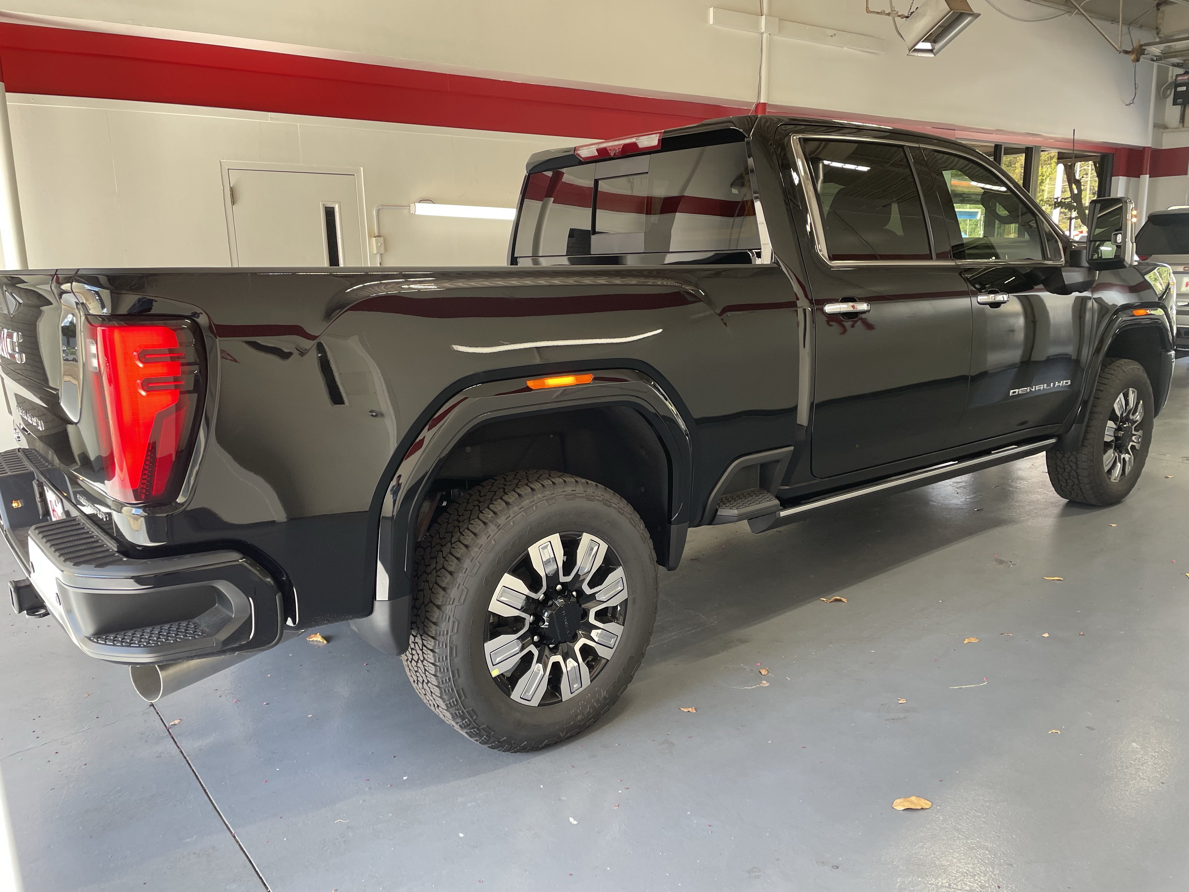 New 2026 GMC Sierra 2500 Denali w/ Denali Reserve Package AWD/4WD image 4
