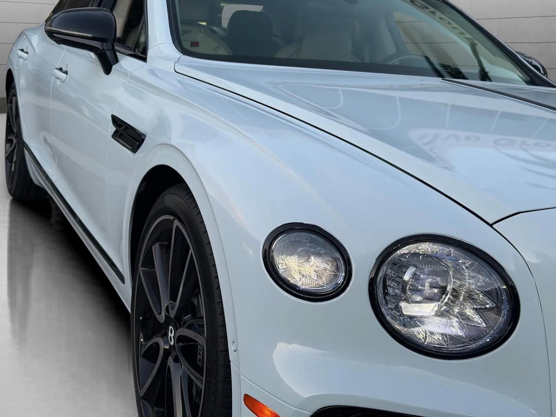 Used 2024 Bentley Flying Spur V8 image 14