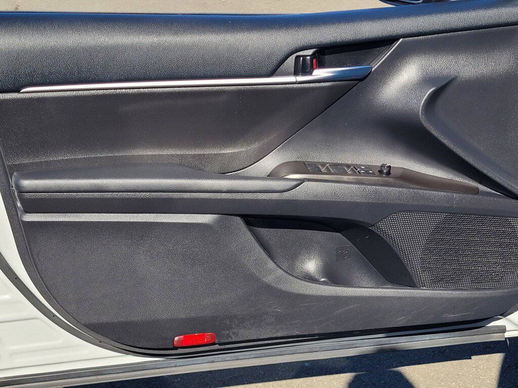 Used 2023 Toyota Camry SE image 17
