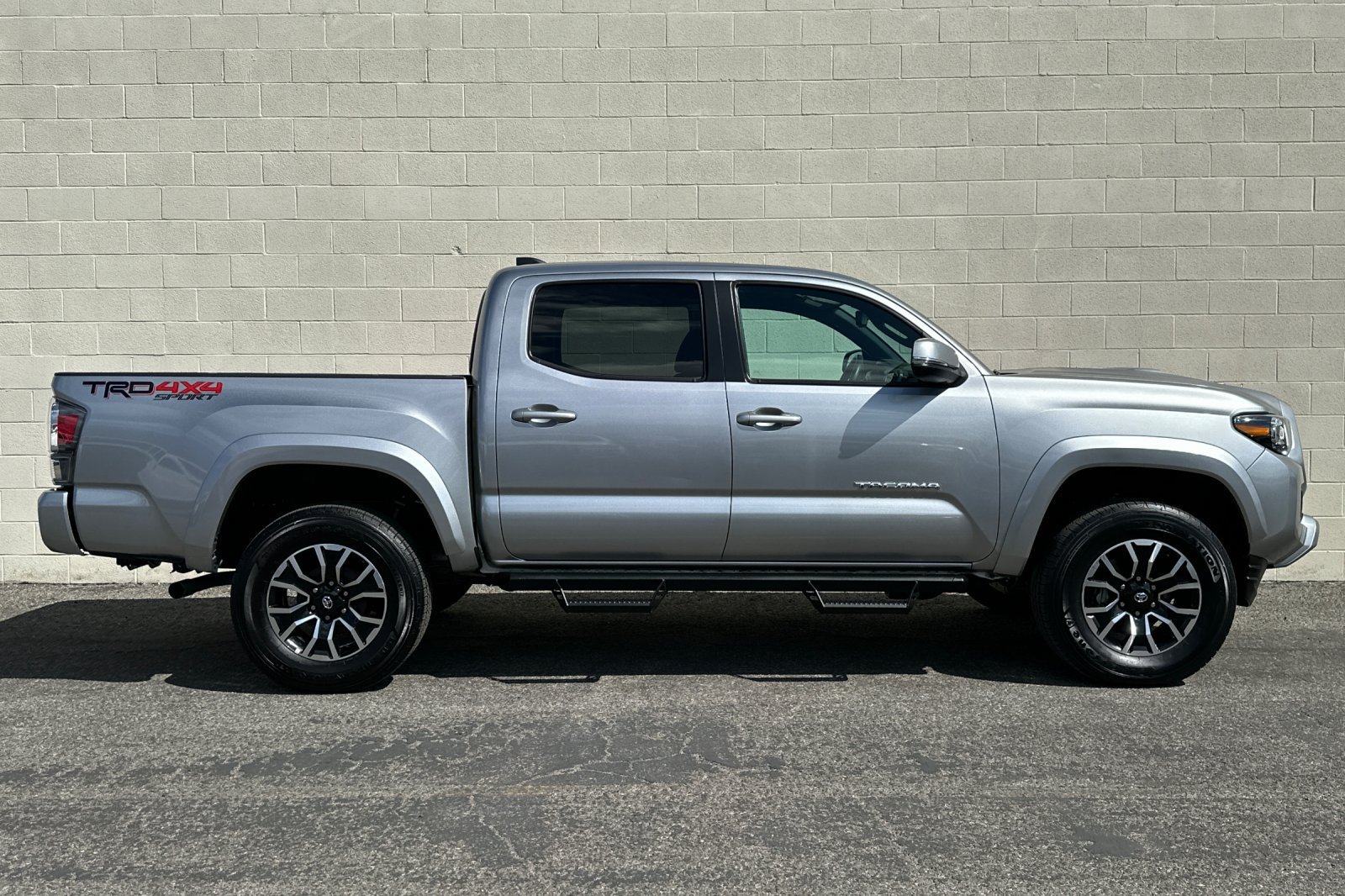 Used 2023 Toyota Tacoma TRD Sport AWD/4WD image 3