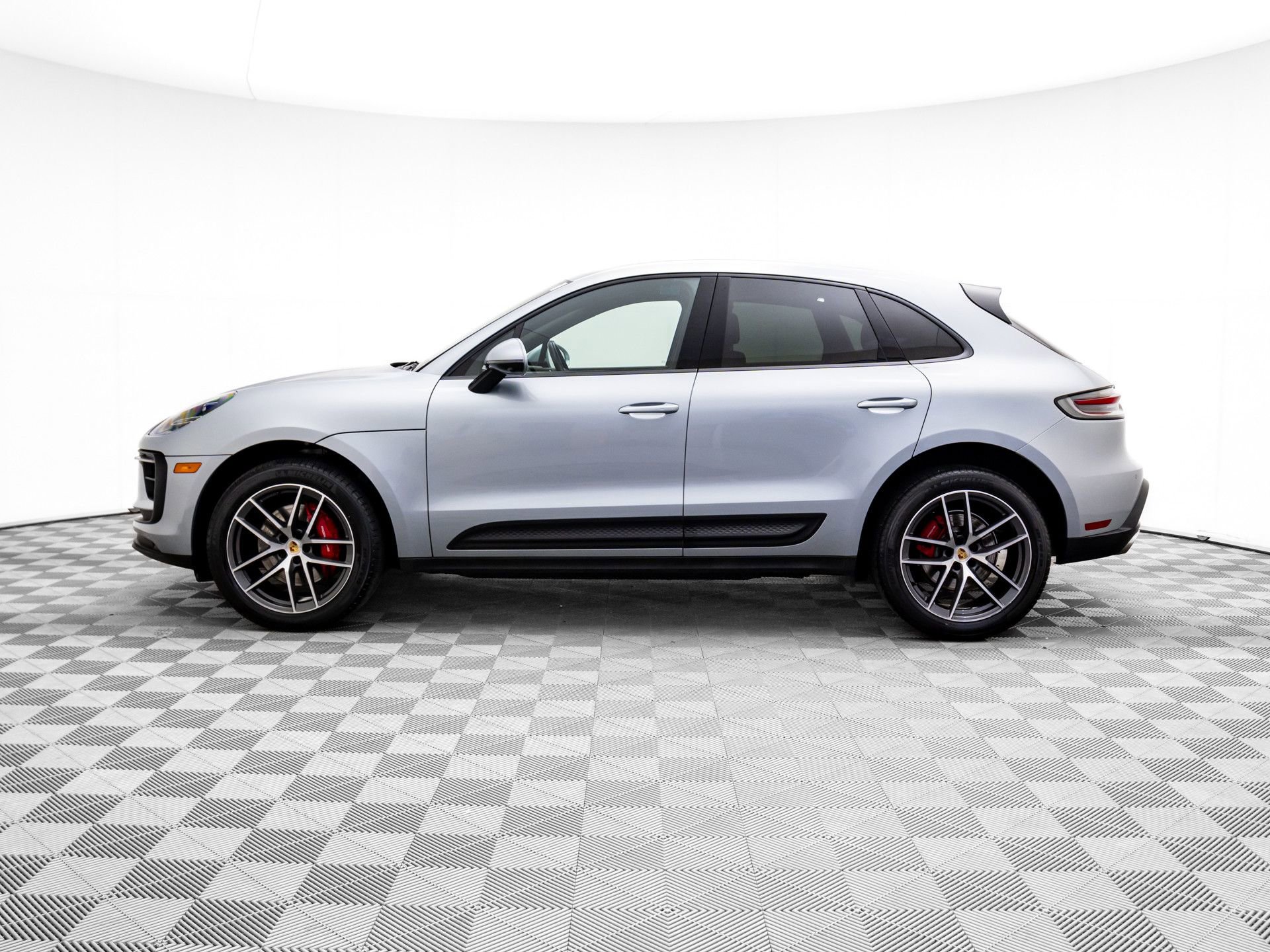 Certified 2023 Porsche Macan S image 2