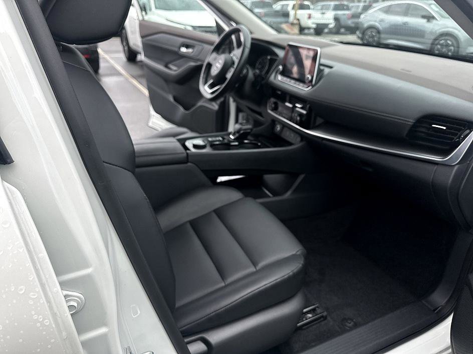 Certified 2023 Nissan Rogue SV w/ SV Premium Package image 17