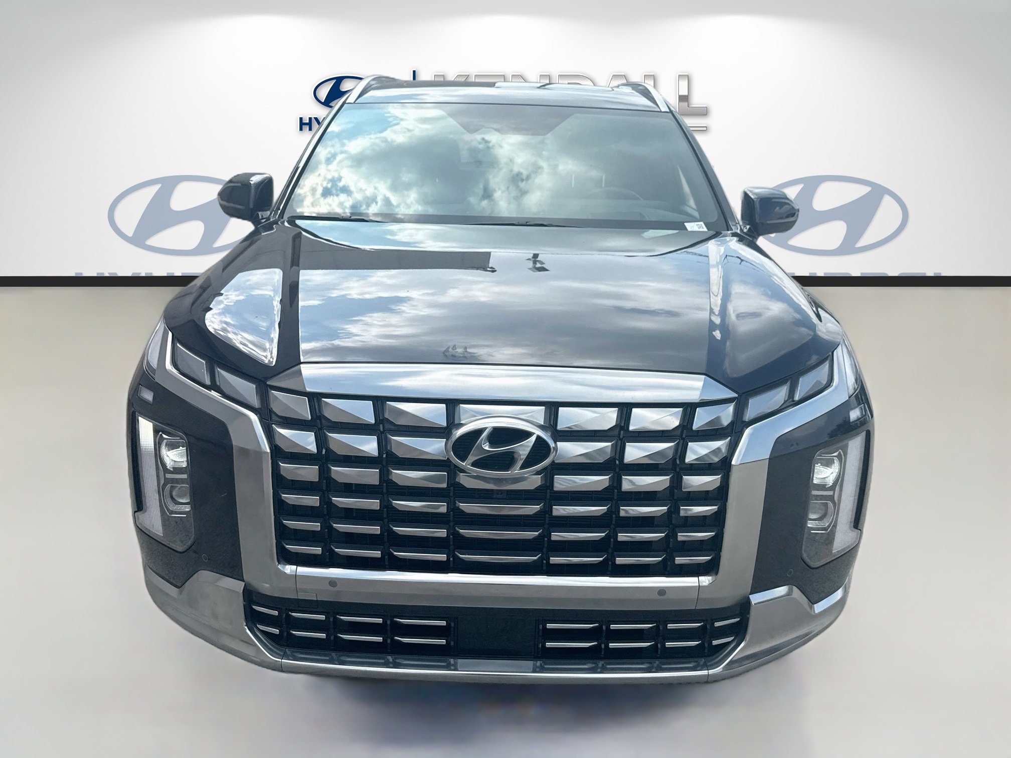 Used 2023 Hyundai Palisade Calligraphy FWD image 2