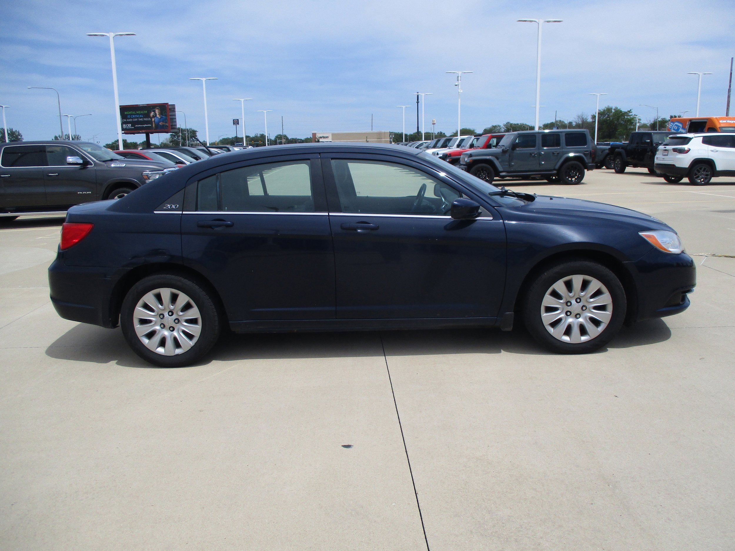 Used 2014 Chrysler 200 LX FWD image 5