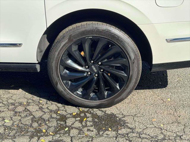 Used 2020 Lincoln Navigator L Reserve w/ Equipment Group 208A Reserve AWD/4WD image 11