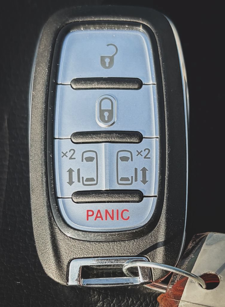 Used 2017 Chrysler Pacifica Touring Plus FWD image 5