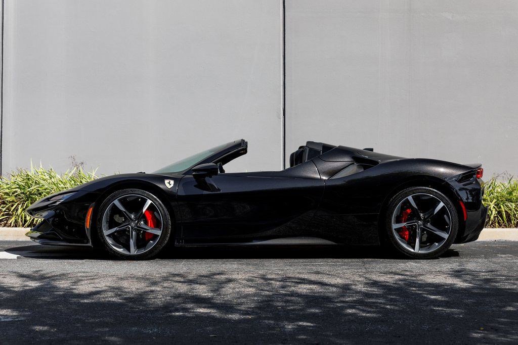Used 2022 Ferrari SF90 Spider image 2