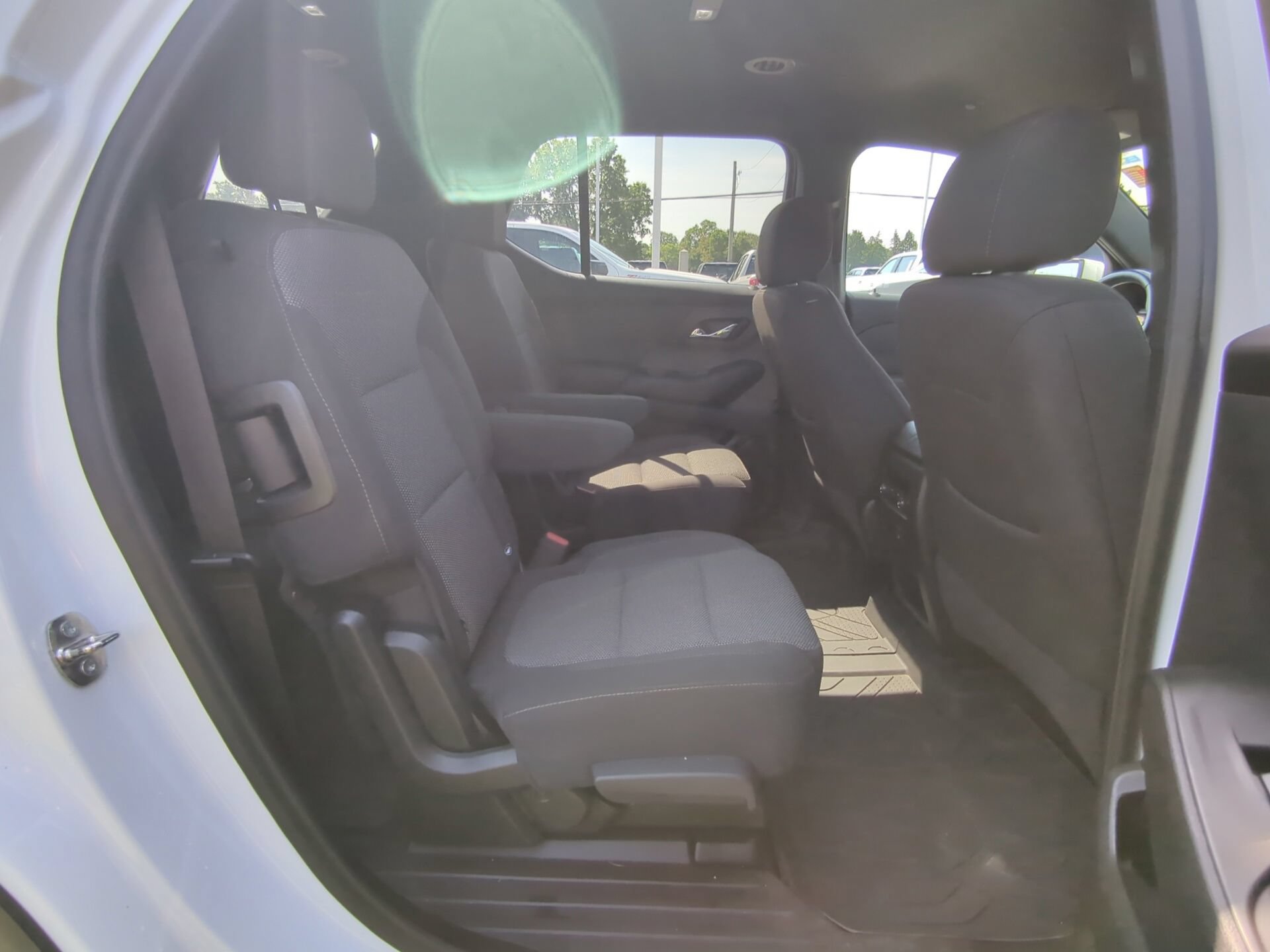 Used 2023 Chevrolet Traverse LT FWD image 11