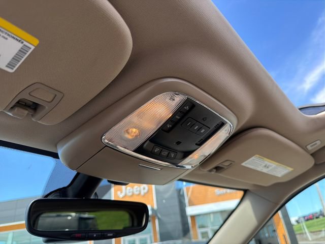 Used 2020 Jeep Grand Cherokee Limited image 38