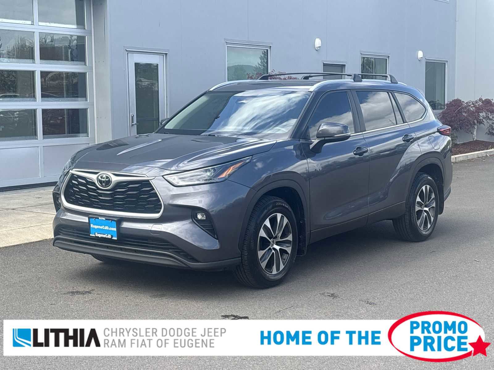 Used 2023 Toyota Highlander XLE AWD/4WD image 1