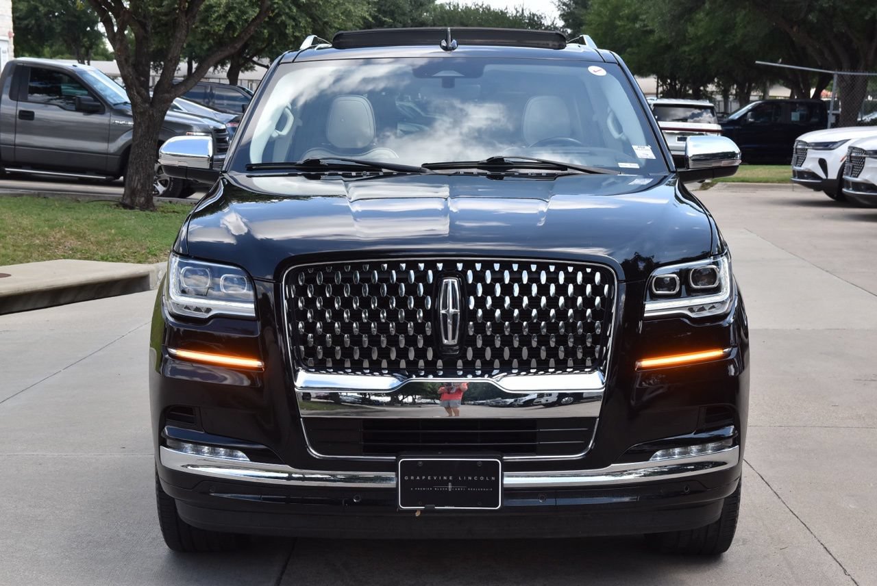 Used 2024 Lincoln Navigator Black Label AWD/4WD image 3