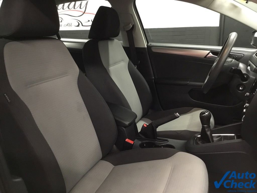 Used 2017 Volkswagen Jetta S w/ Jetta S Cold Weather Package image 35