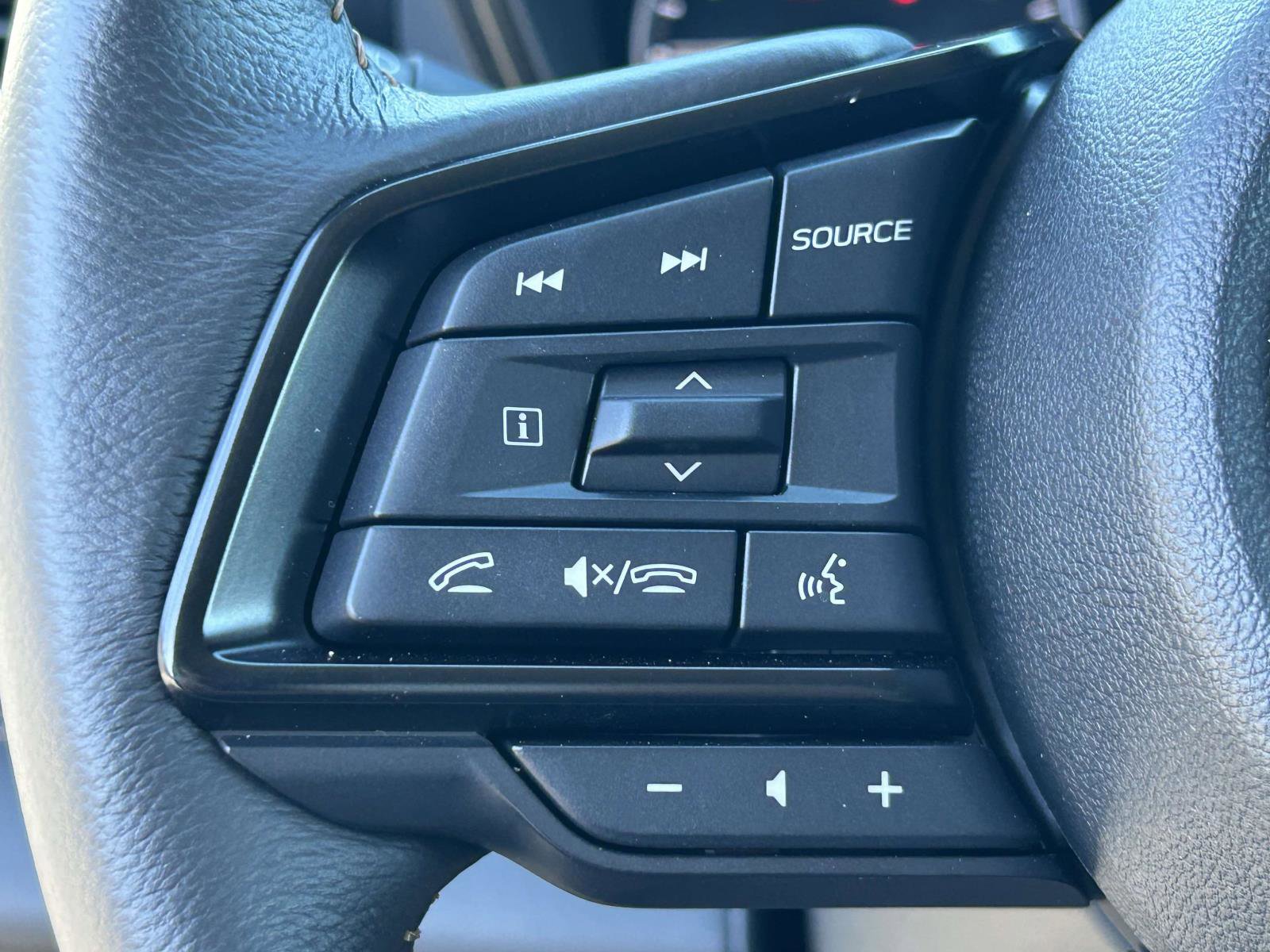 Used 2025 Subaru Ascent Bronze Edition image 23