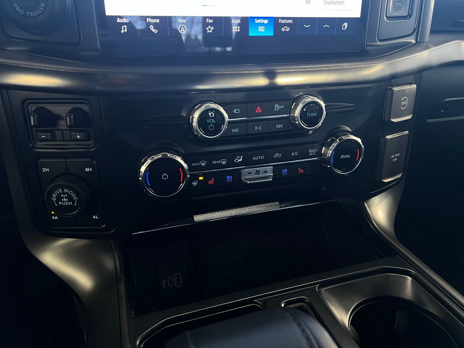 Used 2025 Ford F150 Lariat w/ Equipment Group 502A High image 14