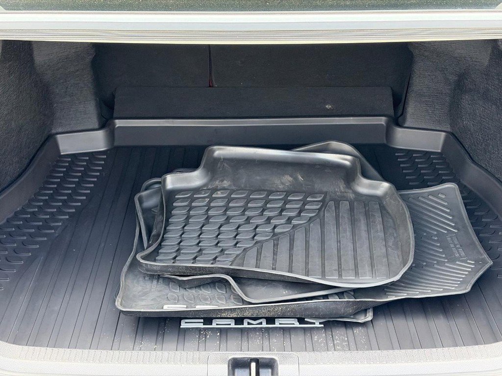 Used 2019 Toyota Camry XSE image 6