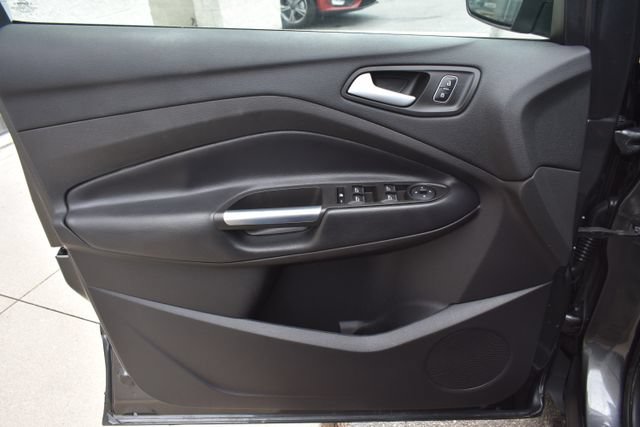 Used 2019 Ford Escape SE FWD image 15