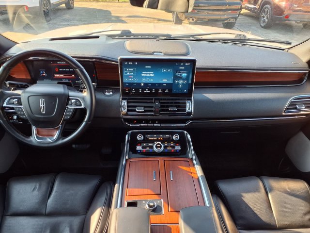 Certified 2023 Lincoln Navigator Reserve RWD image 7