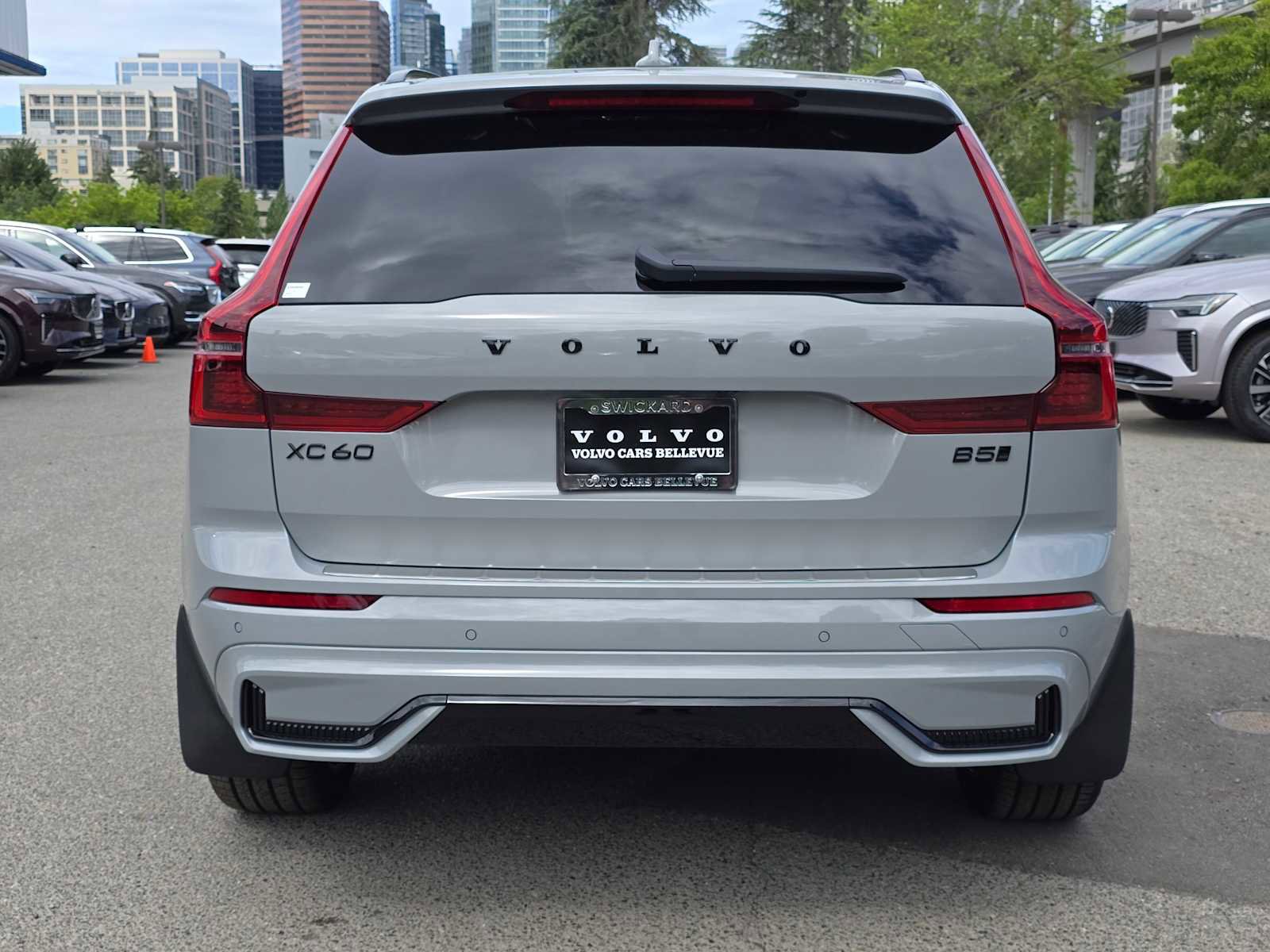 New 2026 Volvo XC60 B5 Ultra w/ Protection Package Premier AWD/4WD image 7