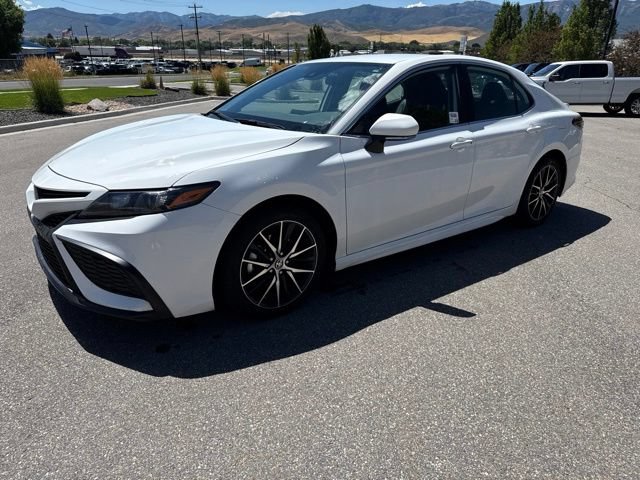 Used 2023 Toyota Camry SE FWD image 1
