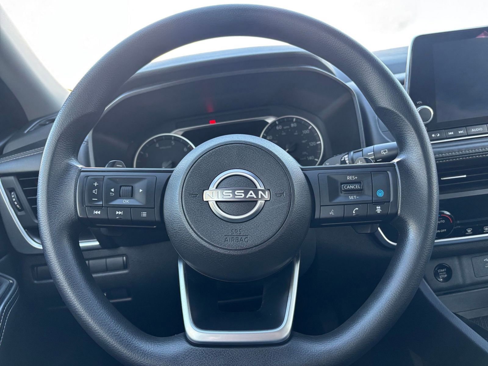 Used 2024 Nissan Rogue SV image 28