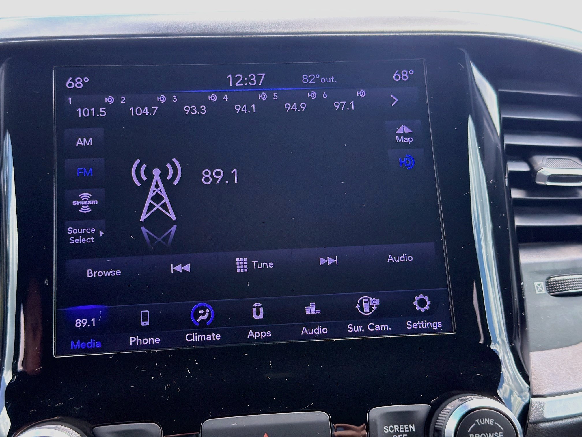 Used 2021 RAM 1500 4x4 Crew Cab image 29