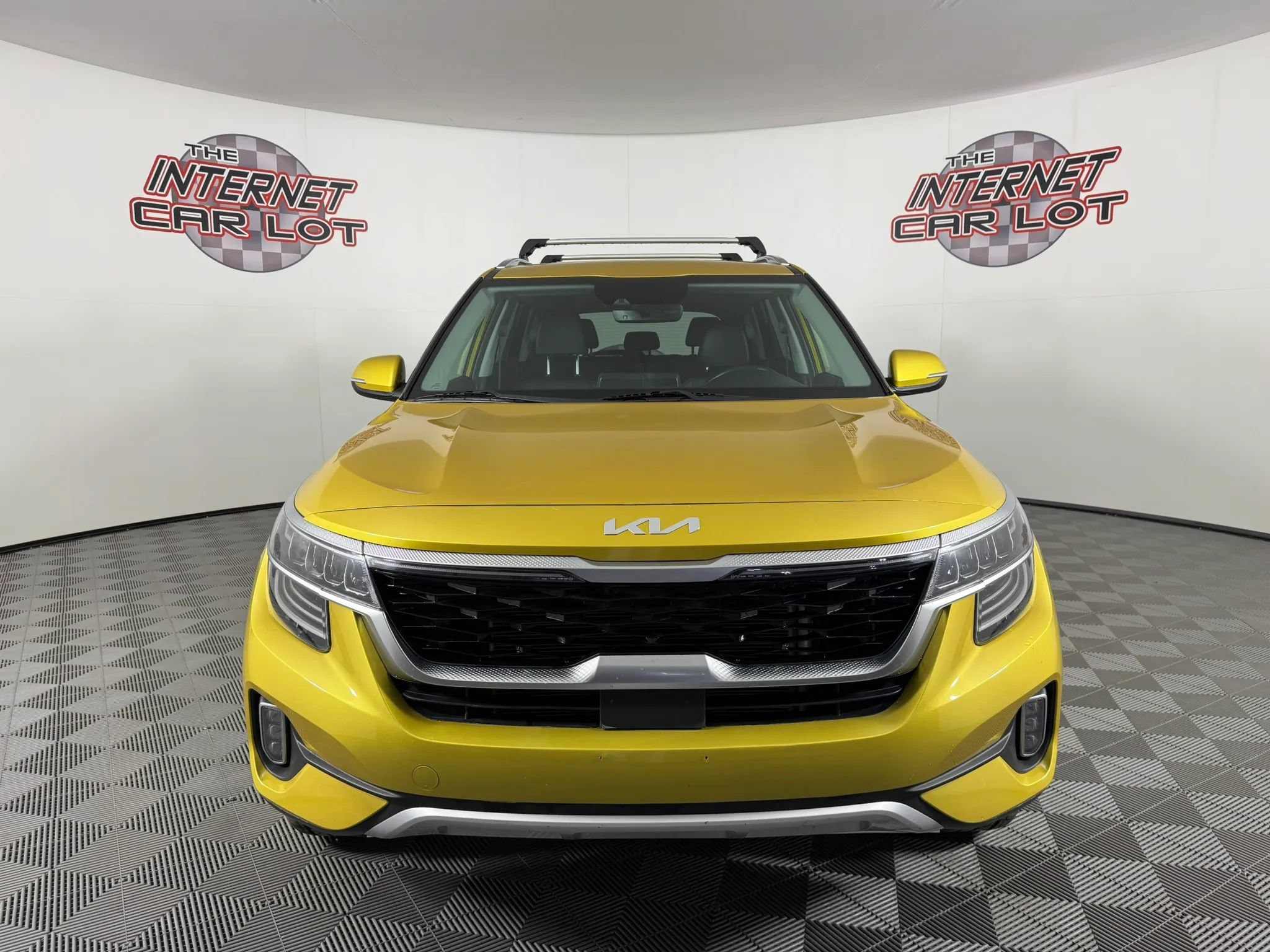 Used 2023 Kia Seltos SX w/ SX Sunroof Package AWD/4WD image 2