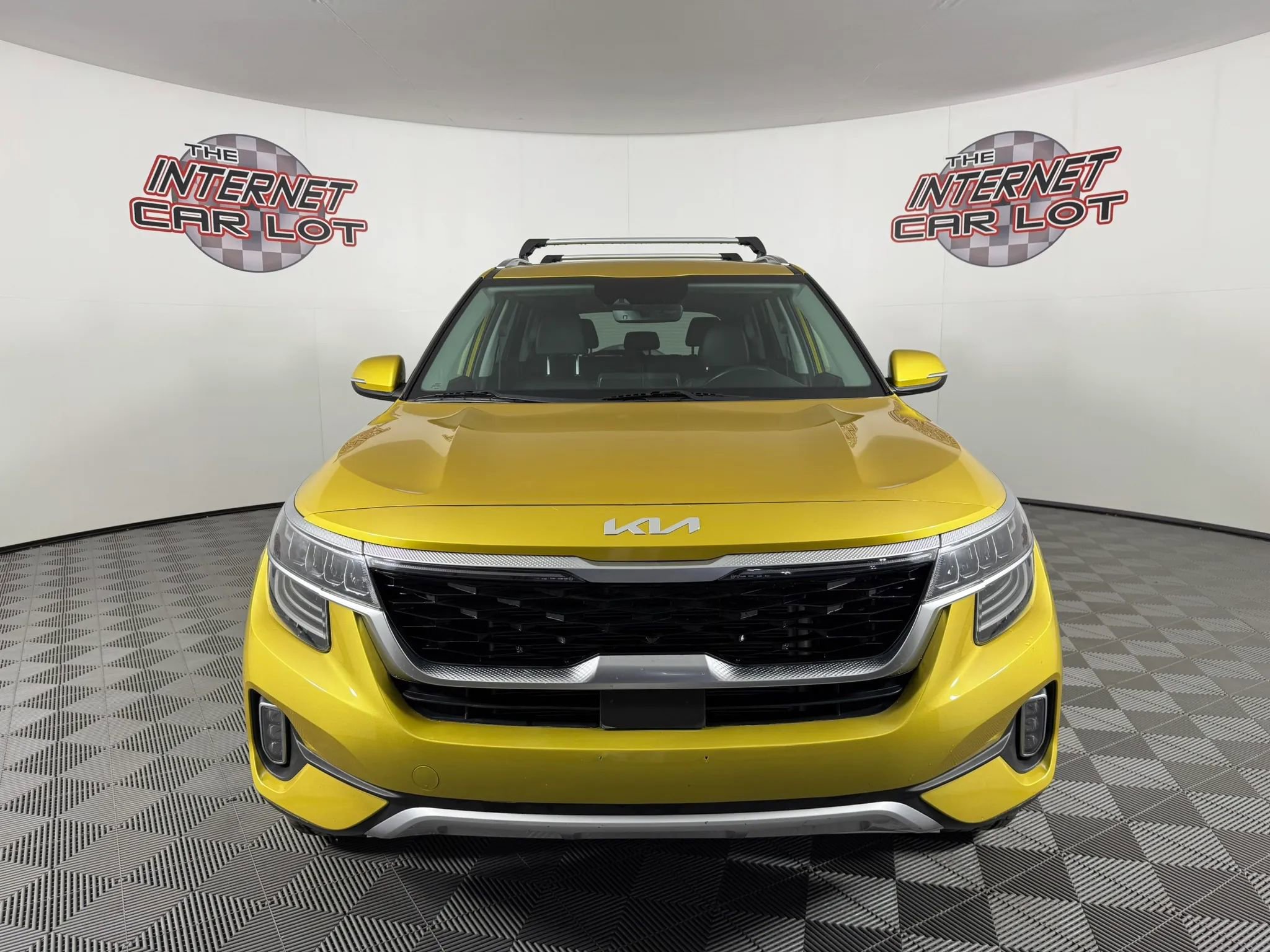 Used 2023 Kia Seltos SX w/ SX Sunroof Package AWD/4WD image 2