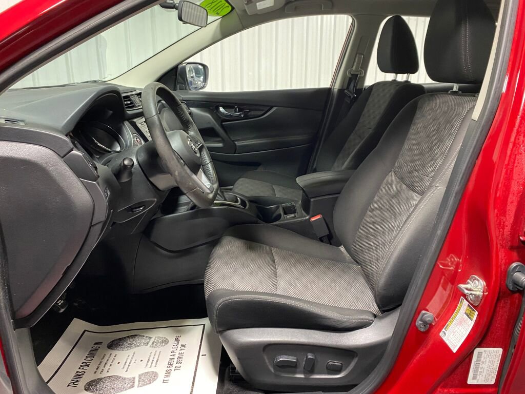 Used 2018 Nissan Rogue Sport SV w/ SV All-Weather Package AWD/4WD image 9