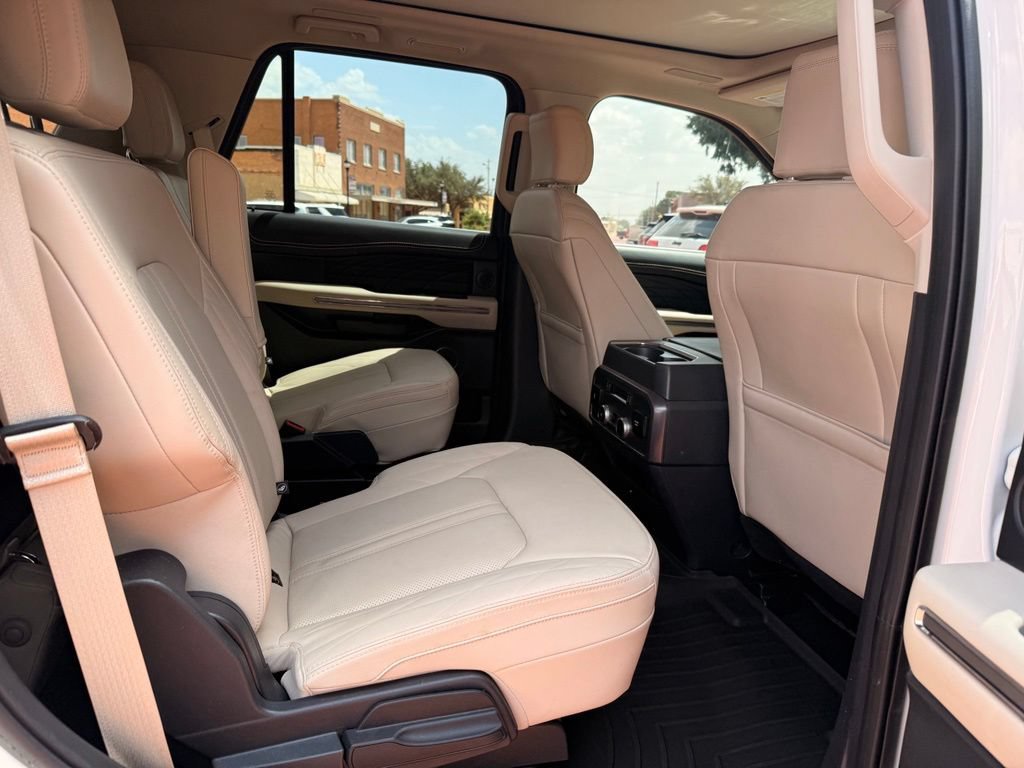 Used 2023 Ford Expedition Platinum RWD image 5