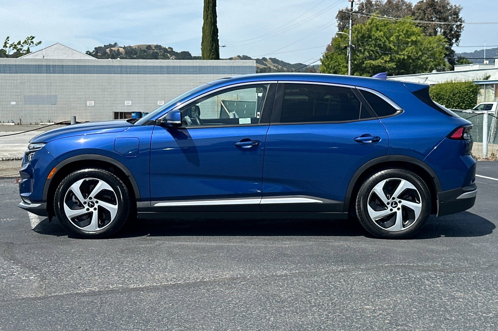Used 2023 VinFast VF 8 Eco AWD/4WD image 2