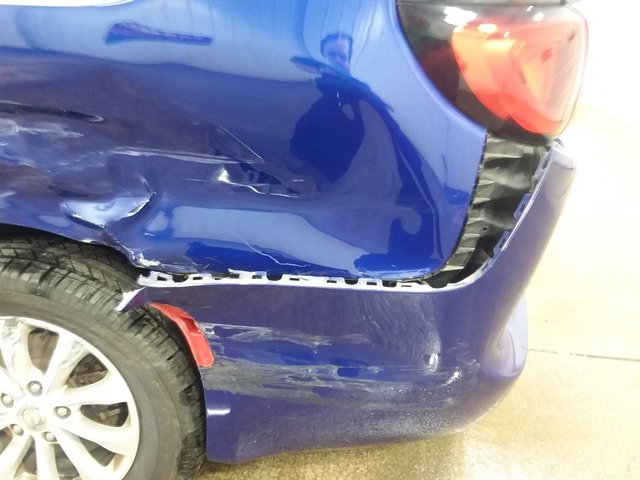 Used 2018 Chrysler Pacifica Touring-L image 21