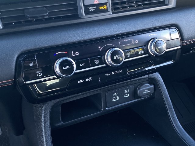Used 2025 Honda Pilot Sport image 26