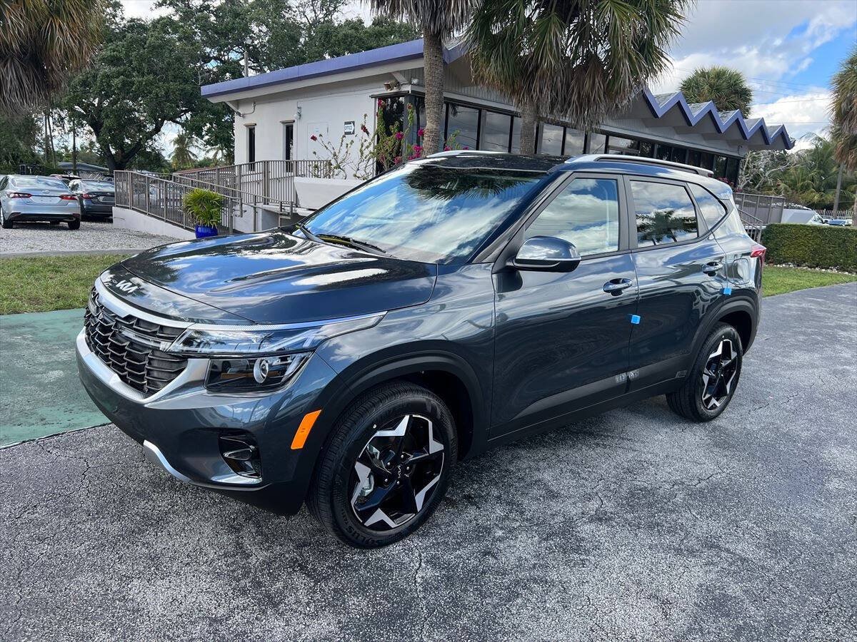 Used 2025 Kia Seltos S AWD/4WD image 2