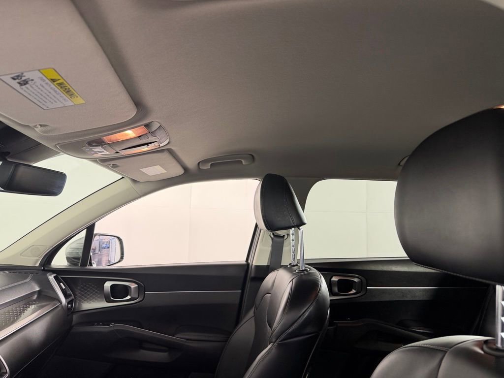 Used 2023 Kia Sorento EX image 32