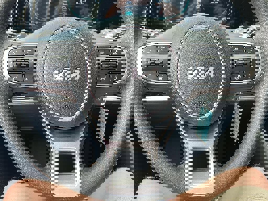 New 2025 Kia Sportage LX image 23