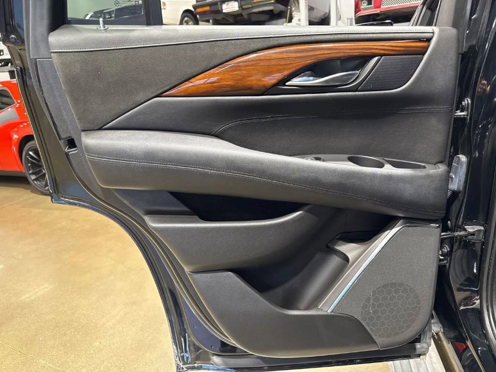 Used 2015 Cadillac Escalade Premium image 15