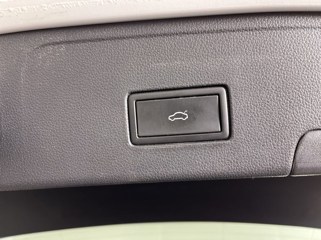 Used 2022 Volkswagen Atlas Cross Sport SE w/ Panoramic Sunroof Package image 11