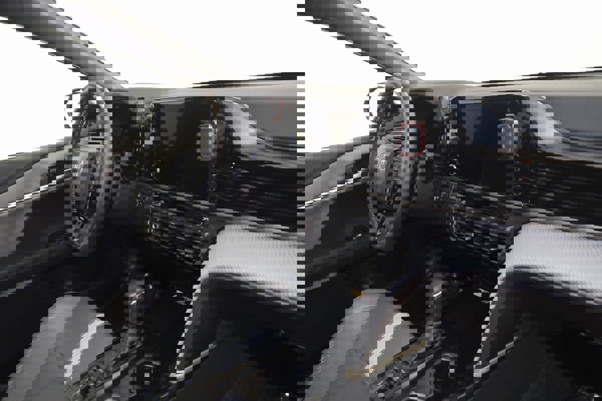 Used 2025 Toyota Camry SE image 38