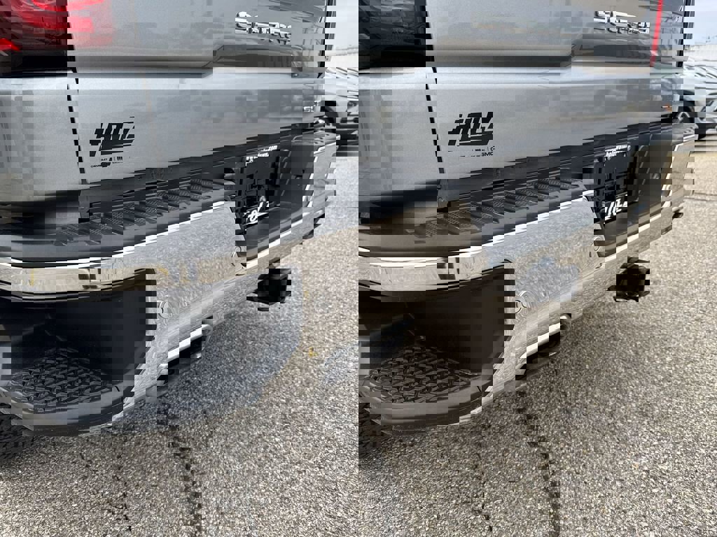 Certified 2023 GMC Sierra 1500 SLT w/ SLT Premium Plus Package AWD/4WD image 4