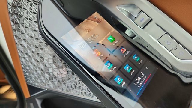 Used 2023 BMW i7 xDrive60 w/ Executive Package 2 image 30