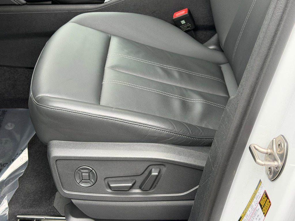 Used 2025 Audi Q5 Premium w/ Convenience Package image 23