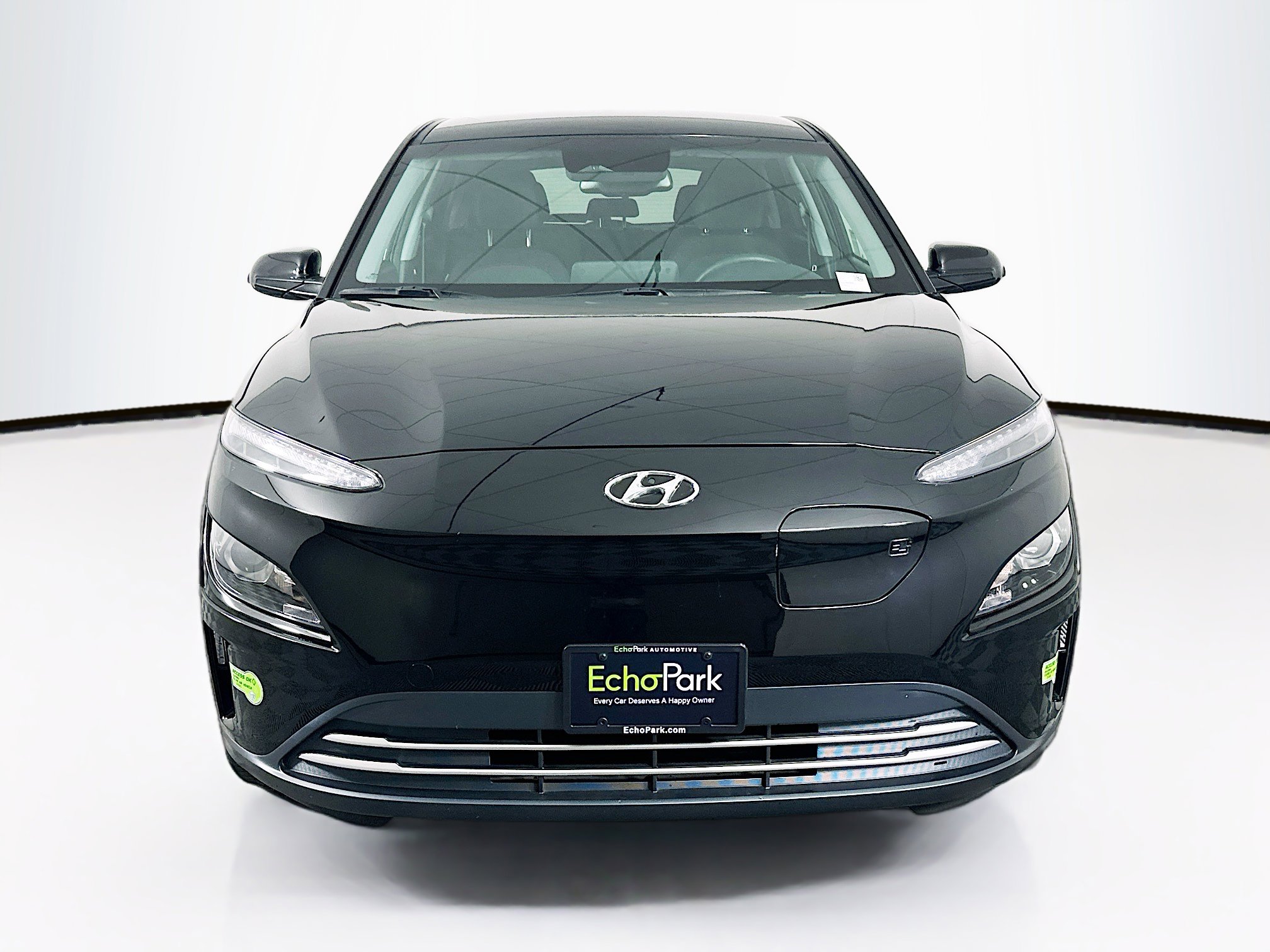 Used 2023 Hyundai Kona SE FWD image 2